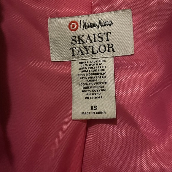 BRAND NEW black faux fur vest ๐ค - Picture 7 of 9